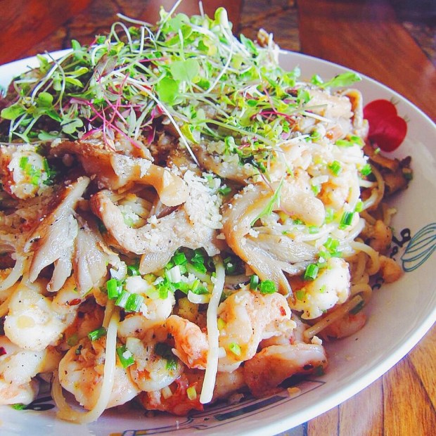 White Oyster Mushroom and Shrimp Scampi Pasta
